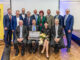 ruppenfoto von der Generalversammlung der RB Mureck: Vorne: Helmut Rossmann, Josef und Evelyn Galler sowie AR-Vorsitzender Josef Bauer; hinten: RLB-Vorstand Florian Stryeck, Karlheinz Zelzer, Peter Weissl, Franz Huß, Obmann-Stv. Anton Wohlkinger, AR-Vorsitzender-Stv. Veronika Hödl, Verbandsobmann Franz Titschenbacher, RLB-Präsident Josef Hainzl und Martin Schaller