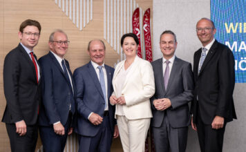 Gruppenfoto von der Verabschiedung: Norman Eichinger, Rudi Leitner, Franz Feichtinger, Dagmar Inzinger-Dorfer, Joachim Knoglinger und Reinhard Schwendtbauer