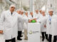 Das Führungsteam von GoodMills mit den Eigentümer-Vertretern Michael Höllerer (Raiffeisen NÖ-Wien, 2.v.re.) und Kurt Miesenböck (LLI, 1.v.re.) bei der Eröffnung der Mühle in Kutno