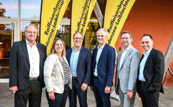 AR-Vorsitzender Elmar Rhomberg, Leiterin des Revisionsverbandes der RLB Vorarlberg Christine Höfle-Beyweiss, die Vorstände Gernot Uecker, Walter Sternath und Hubert Gieselbrecht sowie AR-Vorsitzender-Stv. Andreas Ascherl freuen sich über das positive Ergebnis.