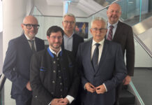 Karl Hameder, Aufsichtsratsvorsitzender Richard Jasenek, Michael Höllerer, Leopold Figl und Manfred Leitner freuen sich über die wegweisende Entscheidung.