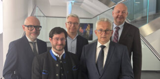 Karl Hameder, Aufsichtsratsvorsitzender Richard Jasenek, Michael Höllerer, Leopold Figl und Manfred Leitner freuen sich über die wegweisende Entscheidung.
