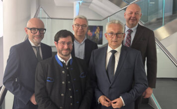 Karl Hameder, Aufsichtsratsvorsitzender Richard Jasenek, Michael Höllerer, Leopold Figl und Manfred Leitner freuen sich über die wegweisende Entscheidung.