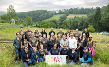 Rund 40 Mitarbeiter von Raiffeisen Capital Management engagierten sich an zwei Tagen freiwillig am Lichtblickhof.