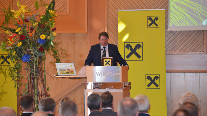 RLB-Burgenland-Generaldirektor präsentiert das Ergebnis für das Jahr 2024.