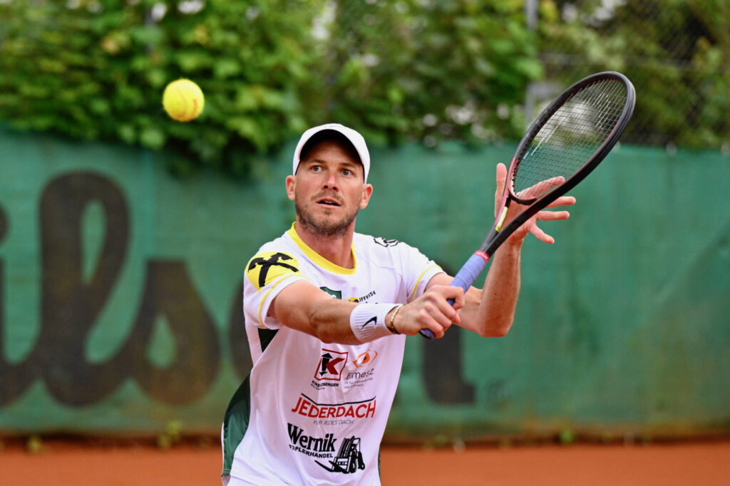 Gabriel Schmidt vom Team Raiffeisen im Spiel