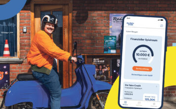 TeamBank Advertorial: Mann aufd einem bleuen Motorrolla und ein Sujet von der faire Credit App