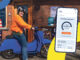 TeamBank Advertorial: Mann aufd einem bleuen Motorrolla und ein Sujet von der faire Credit App