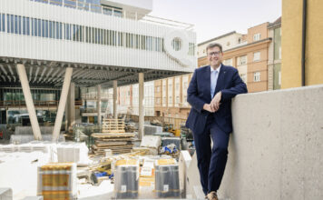 RLB-Tirol-Vorstand Thomas Wass auf der Raiqa-Baustelle