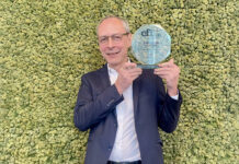 Wilhelm Celeda, CEO der Kathrein Privatbank, freut sich über den Award.