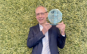 Wilhelm Celeda, CEO der Kathrein Privatbank, freut sich über den Award.