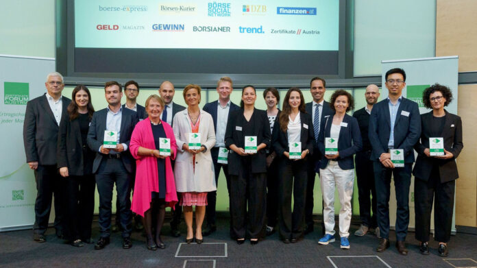 Gruppenfoto vom Zertifikate-Award 2025