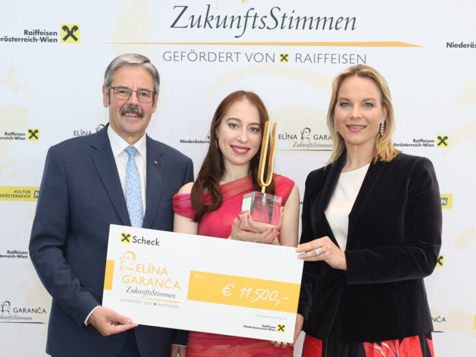 Die Siegerin der Zukunftsstimmen, Maja Triler, mit Erwin Hameseder und Elīna Garanča