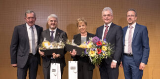 Führten beim Verbandstag des Raiffeisenverband Tirol einen offenen Dialog über aktuelle und zukünftige Herausforderungen: Hermann Kuenz, Peter Vorhofer, Theresia Theurl, Alexander Büchel und Edwin Grubert.