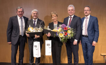 Führten beim Verbandstag des Raiffeisenverband Tirol einen offenen Dialog über aktuelle und zukünftige Herausforderungen: Hermann Kuenz, Peter Vorhofer, Theresia Theurl, Alexander Büchel und Edwin Grubert.