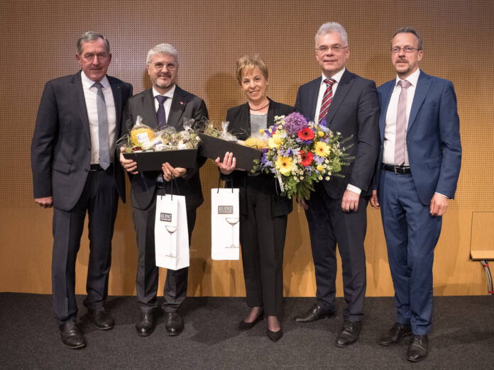Führten beim Verbandstag des Raiffeisenverband Tirol einen offenen Dialog über aktuelle und zukünftige Herausforderungen: Hermann Kuenz, Peter Vorhofer, Theresia Theurl, Alexander Büchel und Edwin Grubert.