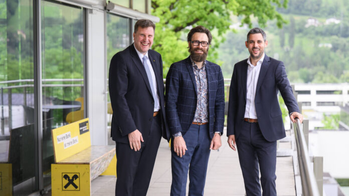Gruppenbild: Thomas Wass, Michael Kirchler und Daniel Kaldinazzi sind von der Raiffeisen-Junior-App begeistert.