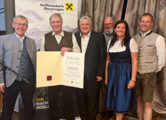 Herbert Sturm, Obmann Andreas Schweinberger, Helmut Bacher, Sandra Wenger und Roland Kröll gratulierten Friedrich Geisler