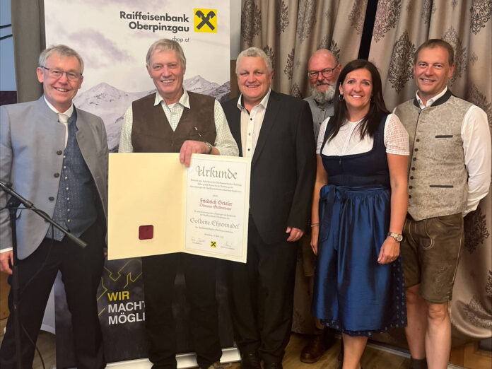Herbert Sturm, Obmann Andreas Schweinberger, Helmut Bacher, Sandra Wenger und Roland Kröll gratulierten Friedrich Geisler
