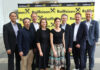 Gruppenfoto von der Generalversammlung der Raiffeisenbank Vorderland: Die Vorstände Aydin Aktas (links) und Günther Hirschfeld (rechts) mit dem Aufsichtsrat: Jürgen Bachmann, Vors.-Stv. Gebhard Moser, Barbara Nachbaur, Andrea Verstappen, Thomas Bachmann und Vors. Josef Lercher