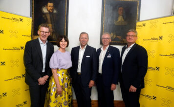 Roland Mechtler, Sonja Laimer, Peter Bubits, Gerhard Kossina und Thomas Schantz blickten auf 126 Jahre Bankgeschichte zurück.