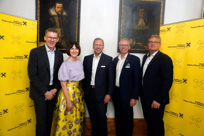 Roland Mechtler, Sonja Laimer, Peter Bubits, Gerhard Kossina und Thomas Schantz blickten auf 126 Jahre Bankgeschichte zurück.