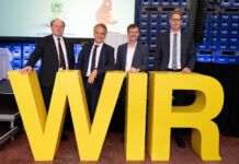 Gernot Erne, Michael Kubesch, RLB Vorarlberg-Vorstandsvorsitzender Michael Alge und Ingo Madlener bei der Generalversammlung im „VÖ ÜS“-Limowerk in Lustenau.