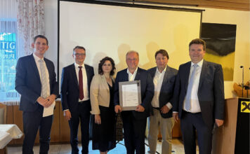 Gruppenfoto von der Generalversammlung der Raiffeisenbezirksbank Oberwart