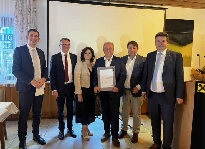 Gruppenfoto von der Generalversammlung der Raiffeisenbezirksbank Oberwart