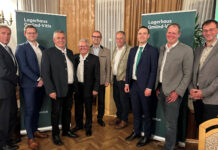 Die Revisoren Franz Wagner und Michael Pany, Günter Zaiser, Obmann Hermann Lauter, Johannes Schuster, Kammersekretär Herbert Gutkas, Geschäftsführer David Wondra, Obmann-Stv. Thomas Steiner und AR-Vorsitzender Johann Kainz