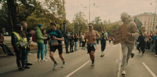 Julian Pichler (Mitte) ist begeisterter Läufer – hier beim Vienna City Marathon.