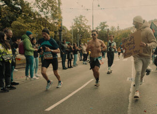 Julian Pichler (Mitte) ist begeisterter Läufer – hier beim Vienna City Marathon.