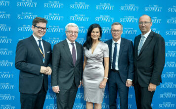 Gruppenfoto vom Salzburg Summit mit: IV-Generalsekretär Christoph Neumayer, Michael Höllerer (RLB NÖ-W), Silvia Grünberger (Agentur Grünberger und Partner), Heinz Konrad (RVS) und Reinhard Schwendtbauer (RLB OÖ)