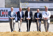 Gruppenfoto vom Spatenstich: Bgm. Thomas Schwab, Obmann Johann Prendl, Geschäftsleiter Yalcin Duman, Harald Eisterer (BME) sowie Andreas Preuner (Schmid Baugruppe)