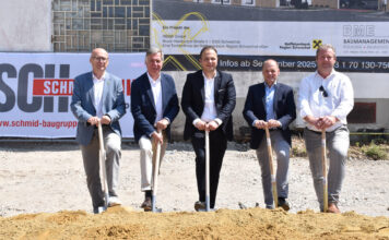 Gruppenfoto vom Spatenstich: Bgm. Thomas Schwab, Obmann Johann Prendl, Geschäftsleiter Yalcin Duman, Harald Eisterer (BME) sowie Andreas Preuner (Schmid Baugruppe)