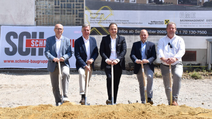 Gruppenfoto vom Spatenstich: Bgm. Thomas Schwab, Obmann Johann Prendl, Geschäftsleiter Yalcin Duman, Harald Eisterer (BME) sowie Andreas Preuner (Schmid Baugruppe)