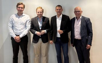 Gruppenfoto: Max Markfort (Invest AG), Patrick Wawricka (Invest AG), Bernd Bayer (Rolf Bayer Vacuumverpackung GmbH), Andreas Szigmund (Invest AG)