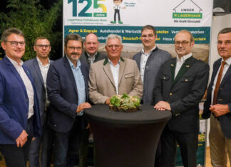 Landtagsabgeordneter Franz Linsbauer, Revisor Franz Leidler, Bürgermeister Gerhard Lentschig, Christian Gaggl, Johann Rohringer, Rudolf Grubauer, Johannes Schuster und Bezirkshauptmann Stefan Grusch