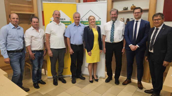 Obmann-Stv. Gerhard Zimmermann, AR-Vorsitzender Hermann Muhm, Michael Niedermayer, Heinrich Fischer, Großkunden-Abteilungsleiterin Mira Hansy (RLB NÖ-Wien), Johann Hendler, Revisor Michael Pany und Leopold Scheibböck