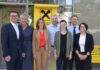 Vorstandsdirektor Rudolf Suttner (RLB Burgenland), Regionalleiterin Heidi Jäger, Bereichsleiterin Christina Locsmandy, Teamleiter Andreas Reisner, die Privatkundenbetreuer Tamara Friedrich und Walter Götz sowie Serviceberaterin Teresa Hanel