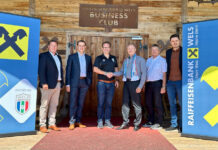 AR-Vorsitzender Roland Golger (Hertha Wels), Geschäftsleiter Michael Hag (RB Wels), Wolfgang Nöstlinger, Roland Hechenberger, Vizepräsident Alfred Huemer (Hertha Wels) und Marketingleiter Michael Mandlbauer (RB Wels)