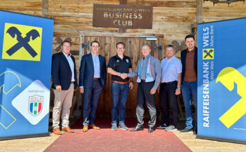 AR-Vorsitzender Roland Golger (Hertha Wels), Geschäftsleiter Michael Hag (RB Wels), Wolfgang Nöstlinger, Roland Hechenberger, Vizepräsident Alfred Huemer (Hertha Wels) und Marketingleiter Michael Mandlbauer (RB Wels)