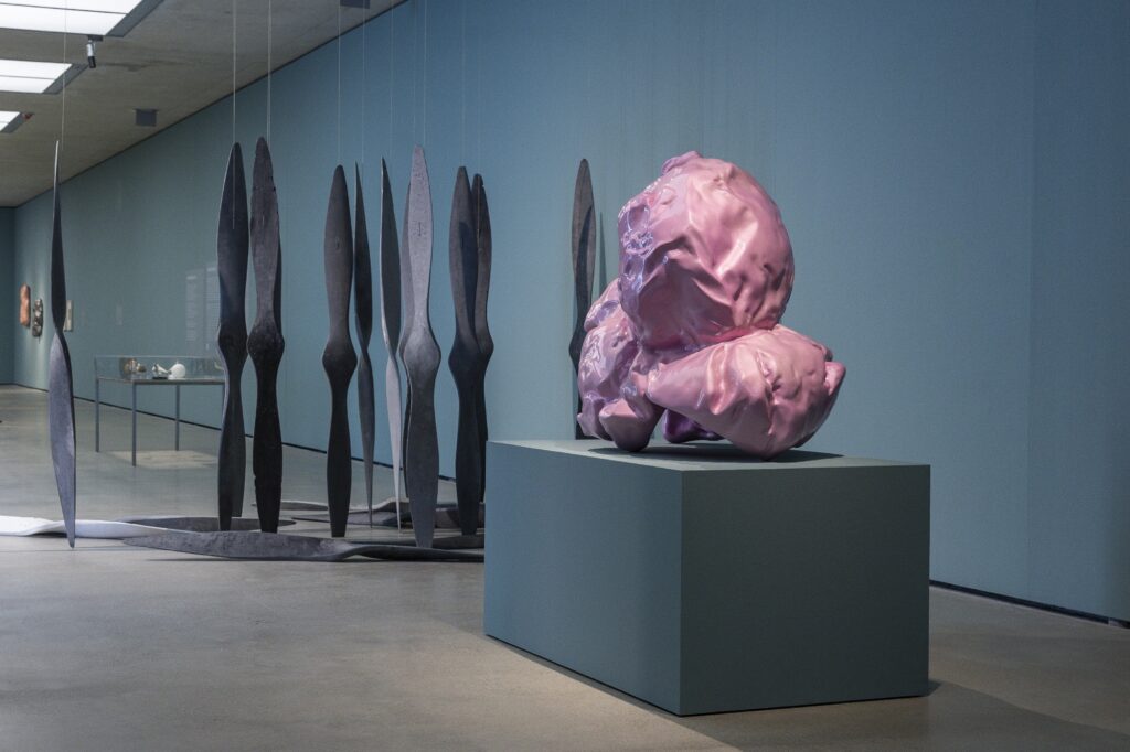 Skulptur eines pinkena Popcorn von Sylvie Fleurie