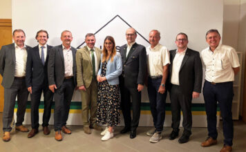 AR-Vorsitzender Hans-Peter Werderitsch, Revisor Gerald Reisner, Bürgermeister Harald Brunner, Obmann Johann Weber, Landtagsabgeordnete Carina Laschober-Luif, RWA-Generaldirektor Johannes Schuster, Vizepräsident Werner Falb-Meixner, Geschäftsführer Philipp Magdits, Obmannstellvertreter Robert Marlovits