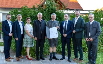 Helmut Fink-Neuböck (RLB Steiermark), Herbert Schwengerer, AR-Vorsitzender-Stv. Elisabeth Fuchs, Harald Pöltl, Ewald Weghofer, Johannes Ponhold (Raiffeisenverband Steiermark), Patrick Blaha-Otto und Franz Könighofer