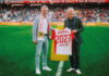 Heinz Konrad, Generaldirektor des Raiffeisenverbandes Salzburg (RVS), und Stephan Reiter, Geschäftsführer des FC Red Bull Salzburg