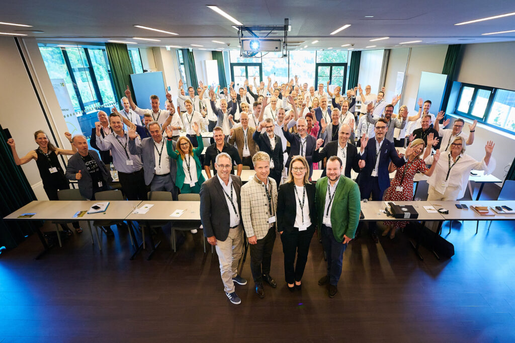 Ein Gruppenfoto aller Teilnehmer beim Nostro-Rat 2025