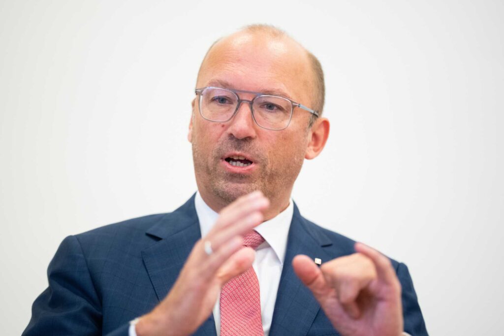 RLB-OÖ-Generaldirektor Reinhard Schwendtbauer im Gespräch