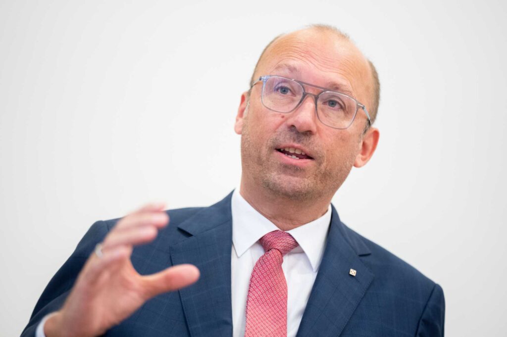 RLB-OÖ-Generaldirektor Reinhard Schwendtbauer im Gespräch