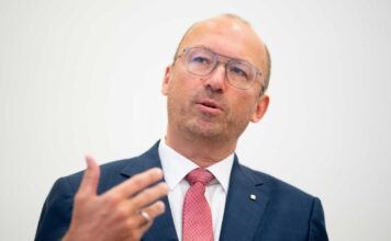 RLB-OÖ-Generaldirektor Reinhard Schwendtbauer im Gespräch